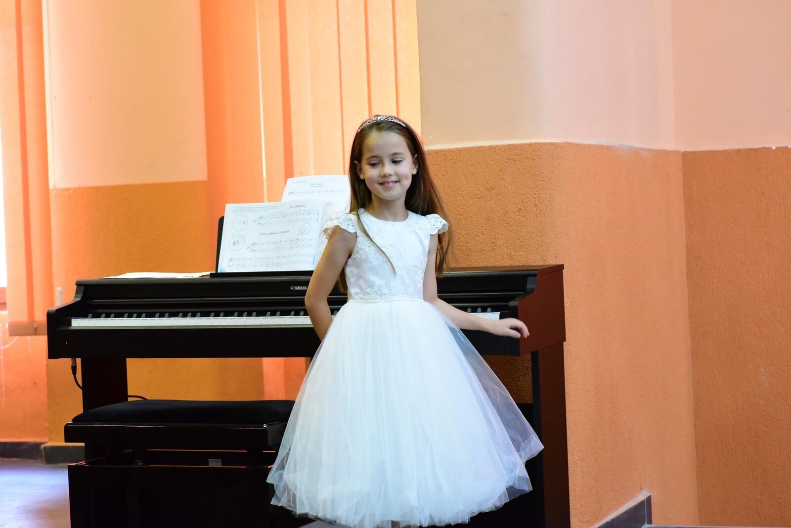 Moment de pe scenă la un concert al academiei 5